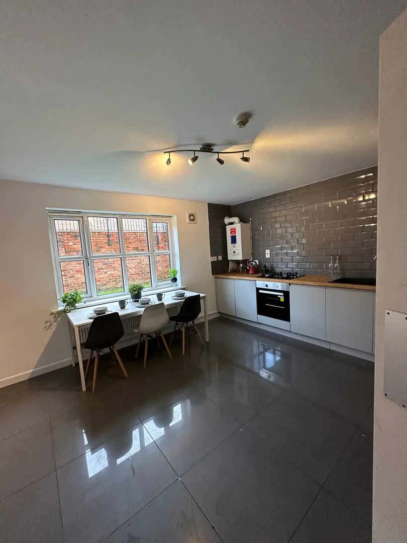 6 Bedroom Student House- 31 Denison Court NG7 3PH - Image 12